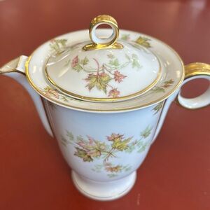 Autumn Leaf (Smooth, Gold Trim)
by HAVILAND Coffee Pot & Lid